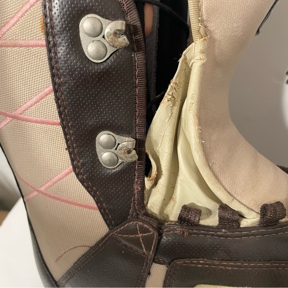 Burton Moto Snowboarding Boots- Women’s size 6 - Picture 11 of 15